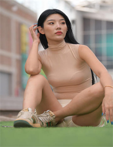 《美女热逼-欧洲最新一卡二卡三卡四卡》